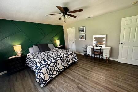 The Lighthouse Pet Friendly Hot Tub BBQ Sleeps 11 photo 1