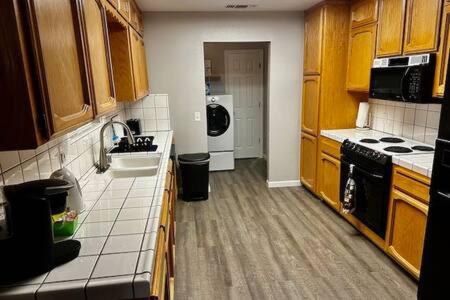 The Lighthouse Pet Friendly Hot Tub BBQ Sleeps 11 photo 4