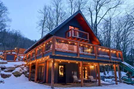 Luxe Lake View 4BR Cabin with Hot Tub Outdoor Fun photo 2