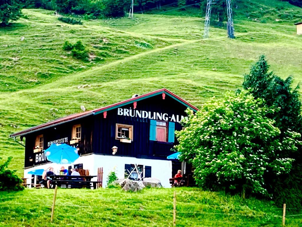 Bründling-Alm Berggasthof auf 1167m auf dem Hochfelln photo 4