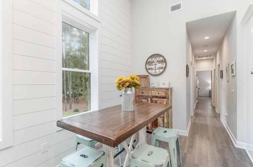 Bright Modern 4 Bedroom House Near Beach photo 4