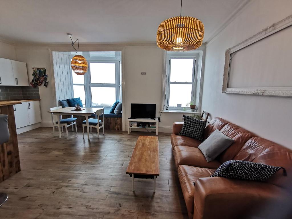 Lovely Seafront 2 bed flat in Aberystwyth photo 1