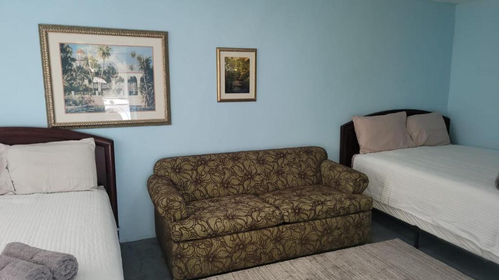 Beach Getaway with Cozy 2 Bedrooms near the Ocean, Arecibo photo 2