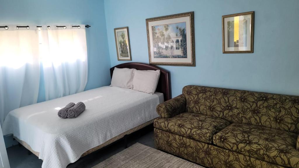 Beach Getaway with Cozy 2 Bedrooms near the Ocean, Arecibo photo 3