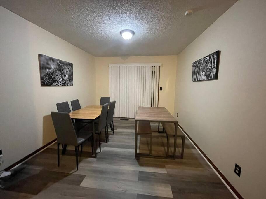 ~Como's Finest ~A Home Away From Home ~Sleeps 10 ~ photo 3