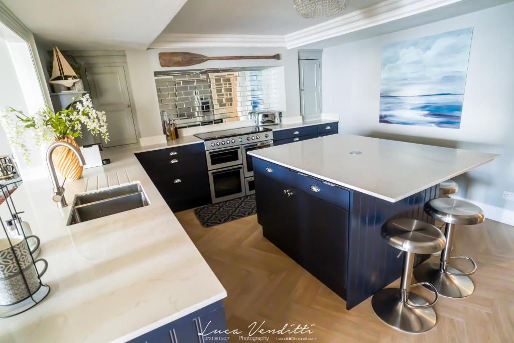 Findhorn House. Luxury waterfront retreat, the perfect getaway! photo 1