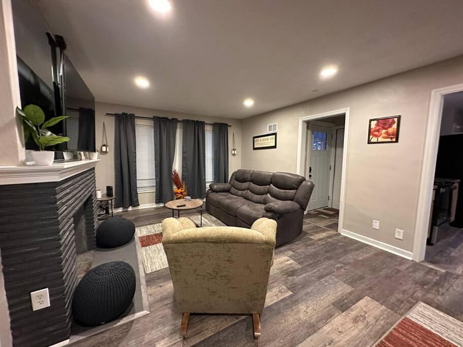 ~Close to Hosp and DT~sleeps 11~ photo 2
