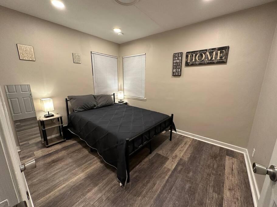 ~Close to Hosp and DT~sleeps 11~ photo 3
