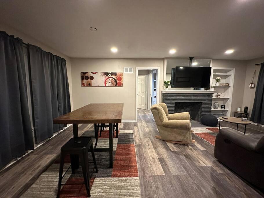 ~Close to Hosp and DT~sleeps 11~ photo 4