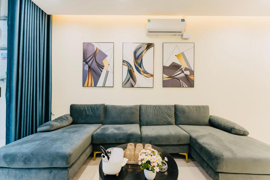 City view/ Central/ Big Bacony/2Br/1’ to lake