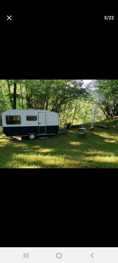 Charmante caravane au calme photo 3