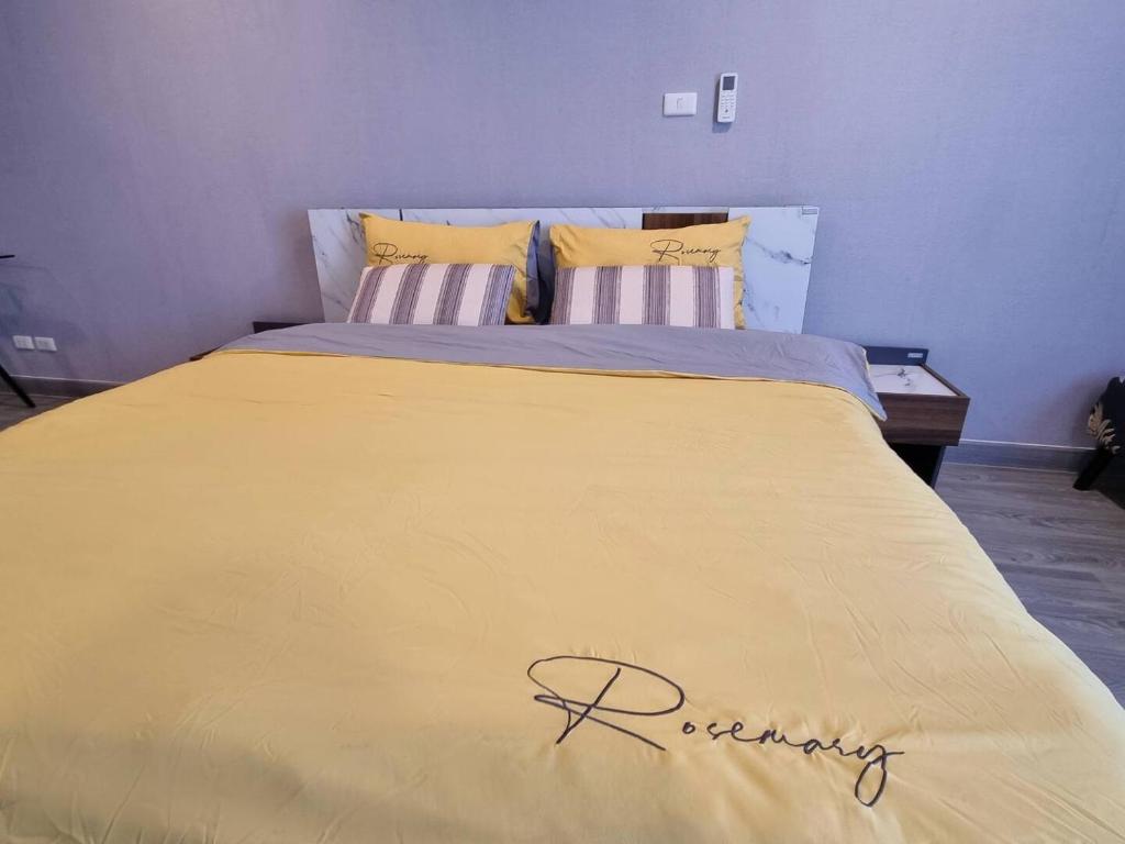 BEACH FRONT modern room + Free hi speed Wi-Fi photo 1