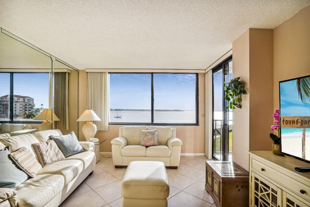 Bahia Del Mar 501- Cozy and Coastal, Enjoy Isla Del Sol image