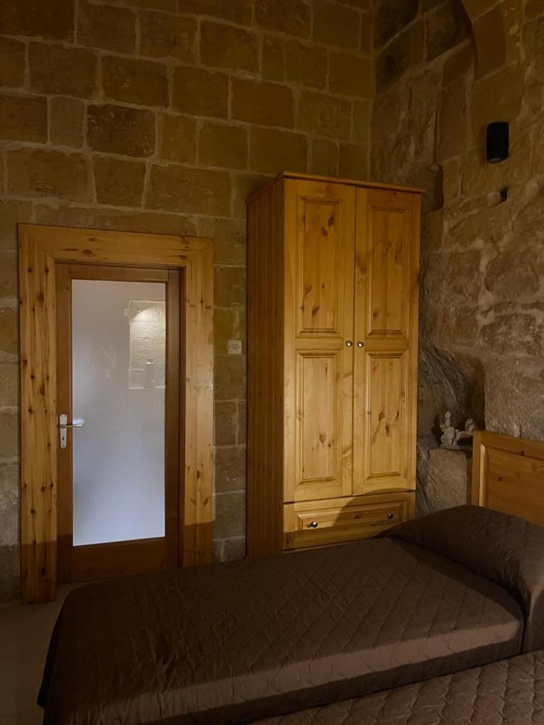 A remarkable 500 years old house of character photo 1