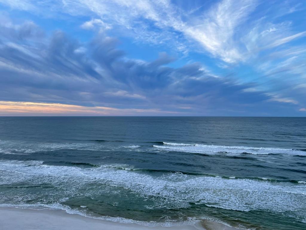 OCEAN FRONT CONDO w INCREDIBLE VIEWS photo 1