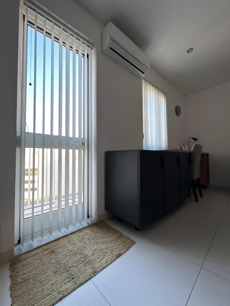 New modern shared apartment - 4KM away from airport photo 1
