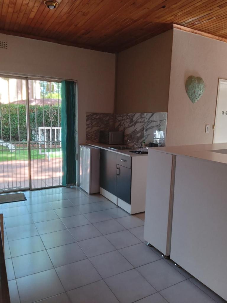 "O Sole Mio" Self catering studio apartment in Bedfordview photo 2