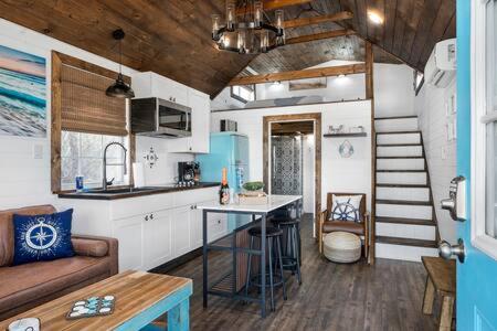 Life's a Beach - 3 Acres with Hot Tub image