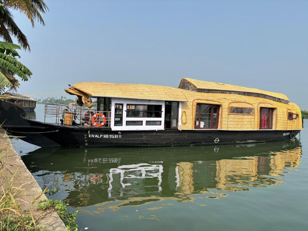 PUNNAMADAKKARAN CRUISE