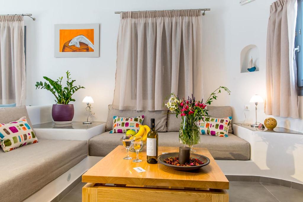 Aspronisi Luxury Villa - Tap to explore photos