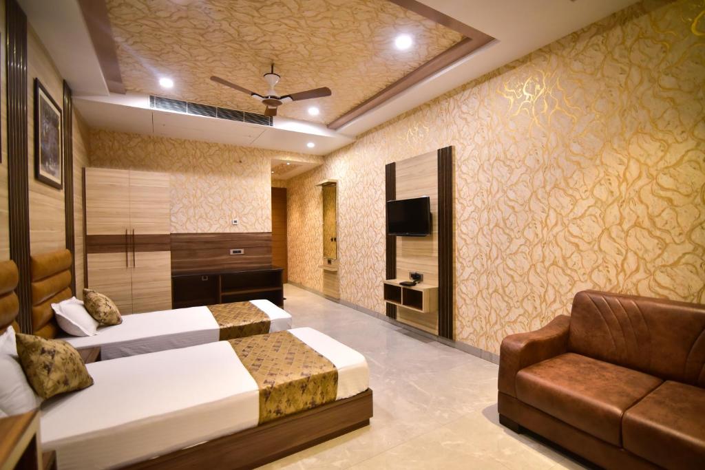 Hotel Trimurti photo 1