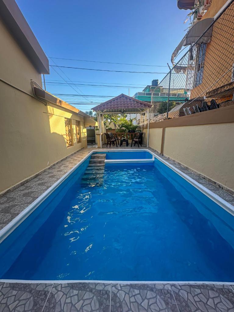 Beautiful house with pool near Los 3 Ojos Park