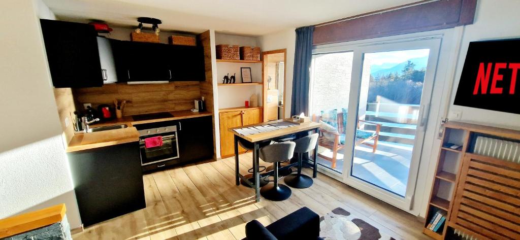 Cozy Studio Retreat - completely renovated in a perfect location photo 1