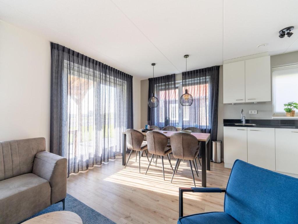 Modern holiday home in Scherpenisse with garden photo 2