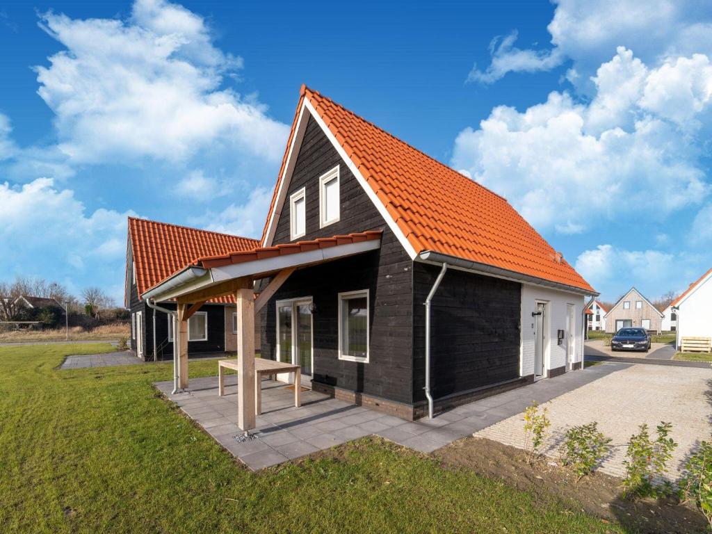 Modern holiday home in Scherpenisse with garden photo 4