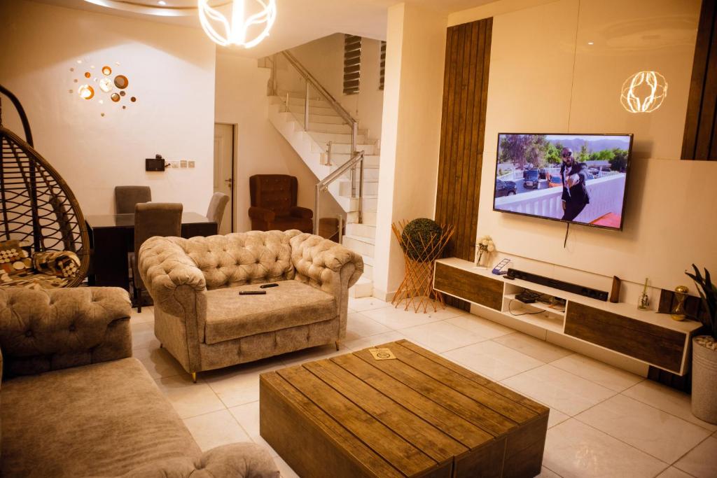 4 bedroom fully detached dope duplex photo 4