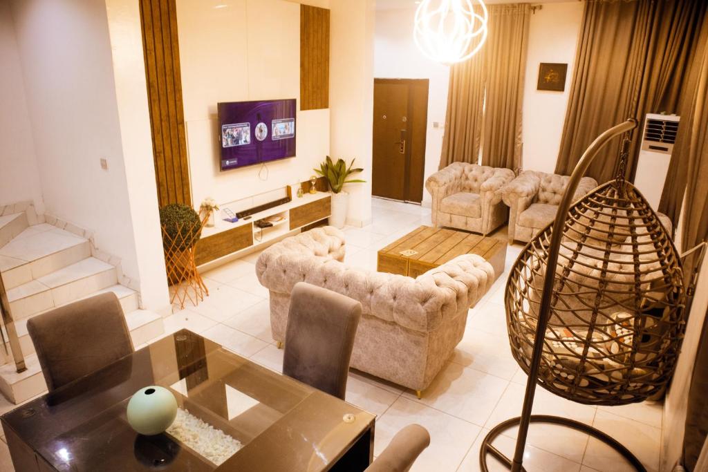 4 bedroom fully detached dope duplex photo 3