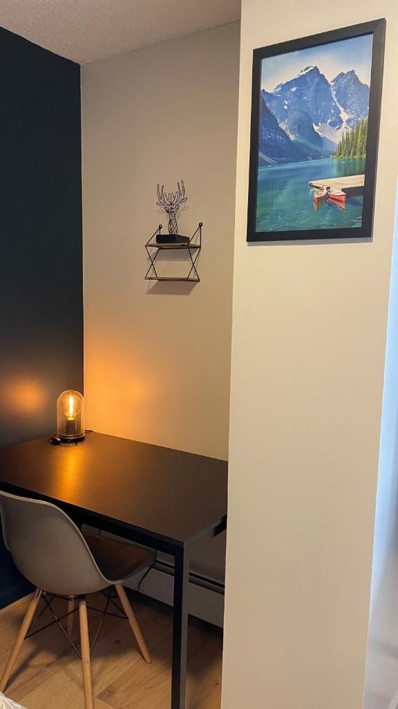 Cosy Private Room in Downtown with Free Parking - Self entrance photo 4