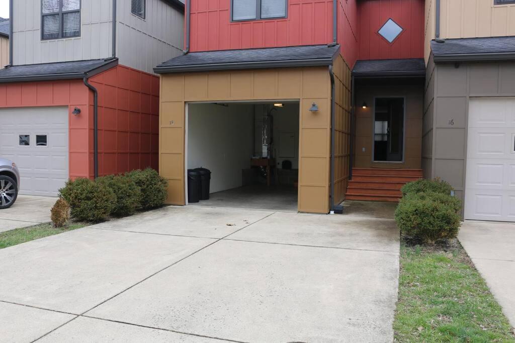 Athens city townhouse, 3 bedroom, 2.5 baths, Wi-Fi photo 1