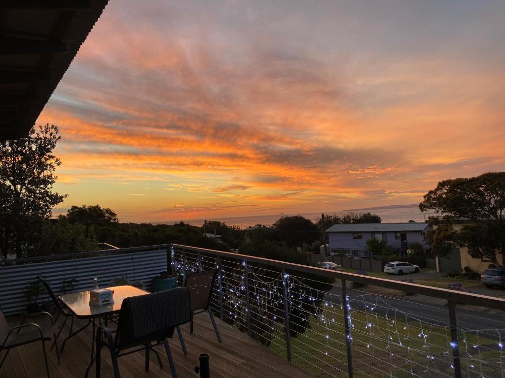 Breathtaking Ocean View & short walk to the beach, Pets Welcome FREE WIFI photo 4
