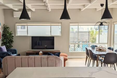Beachside Bliss Oceanview Apt in Manhattan Beach photo 3