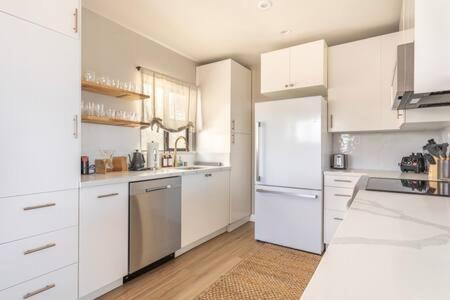 Ocean Views Manhattan Beach 2 Bedroom Parking photo 4