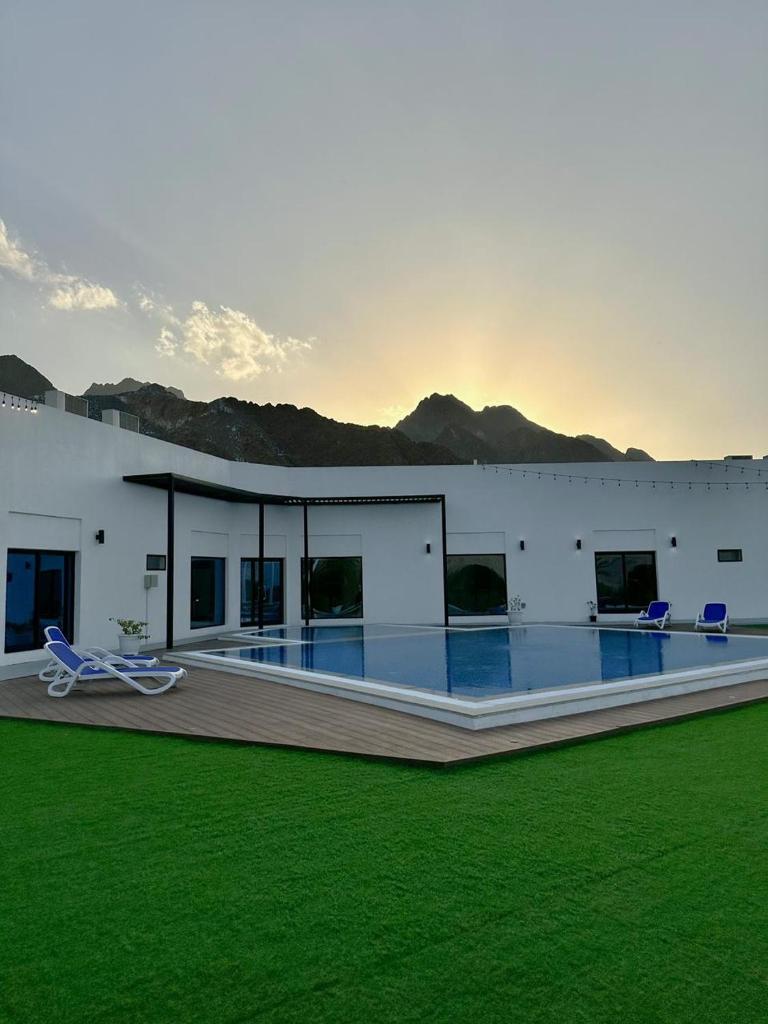 Sheema Lodge