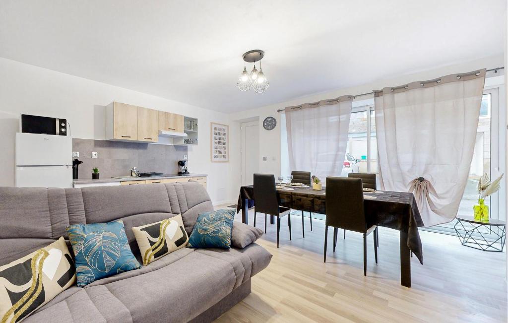 1 Bedroom Pet Friendly Home In St-etienne-en-cogle