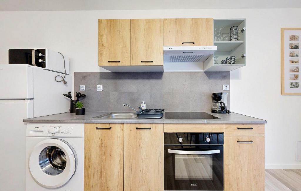 1 Bedroom Pet Friendly Home In St-etienne-en-cogle photo 4