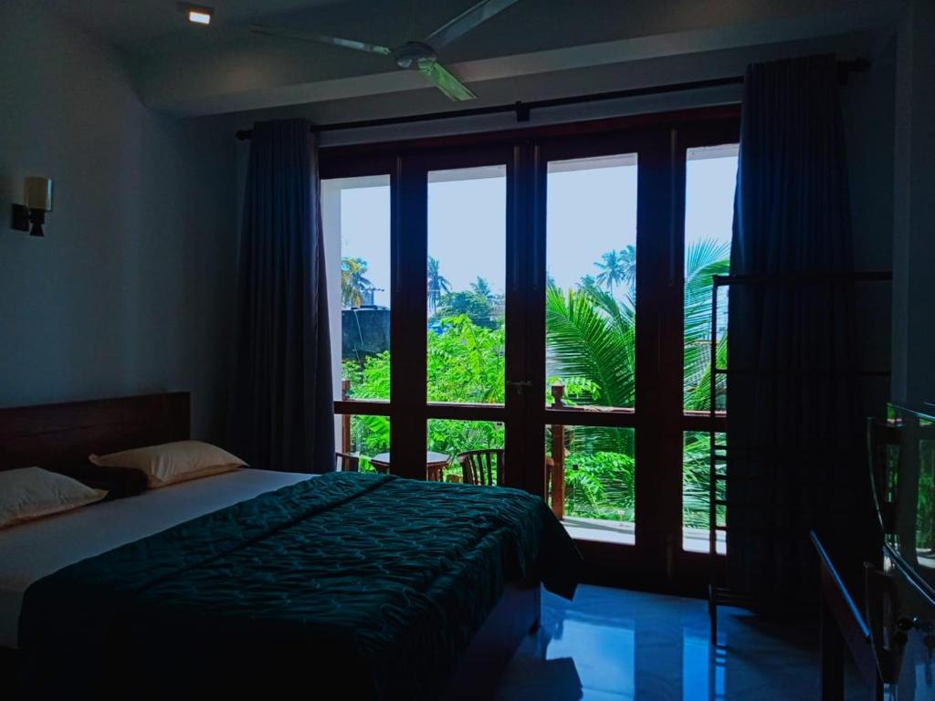 BLUE WHALES HOTEL photo 1
