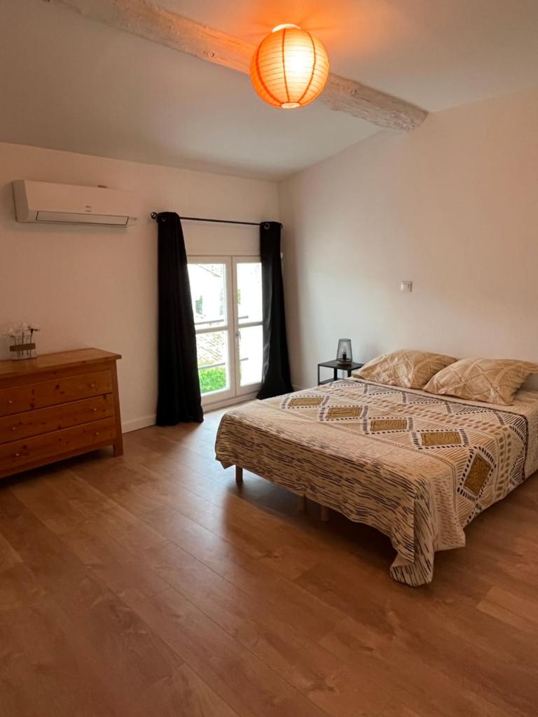 Maison rénovée entre coeur de village et garrigue photo 3