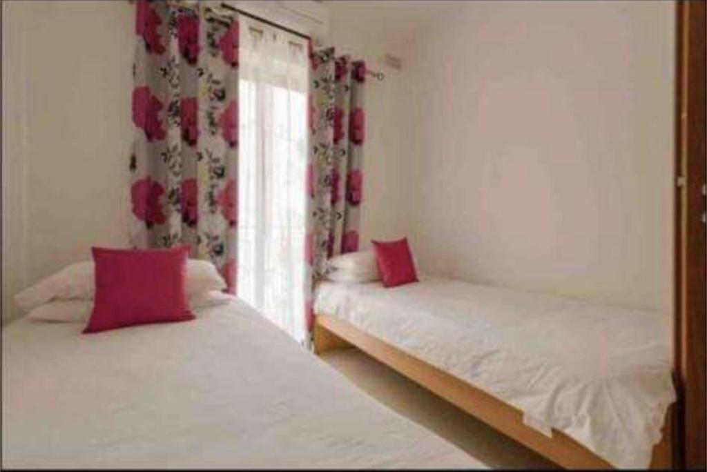 Belmonte heights - Tap to explore photos