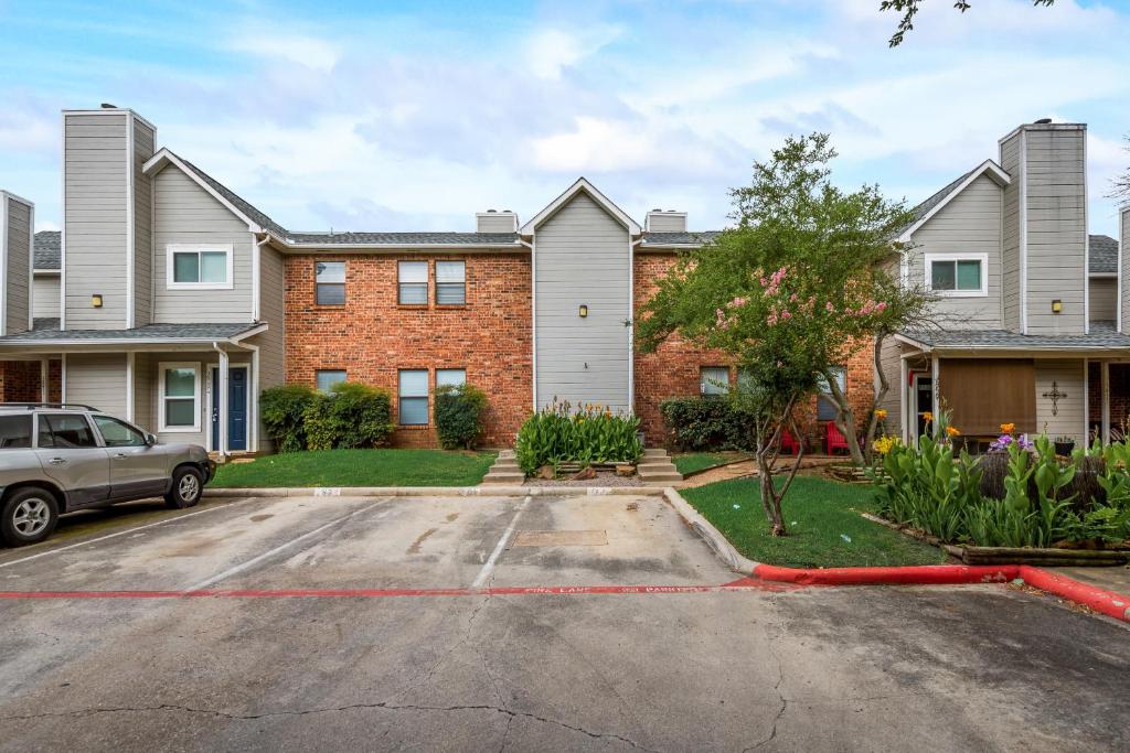I49 - FLASH SALE - Cozy 1BD1BA in DFW image