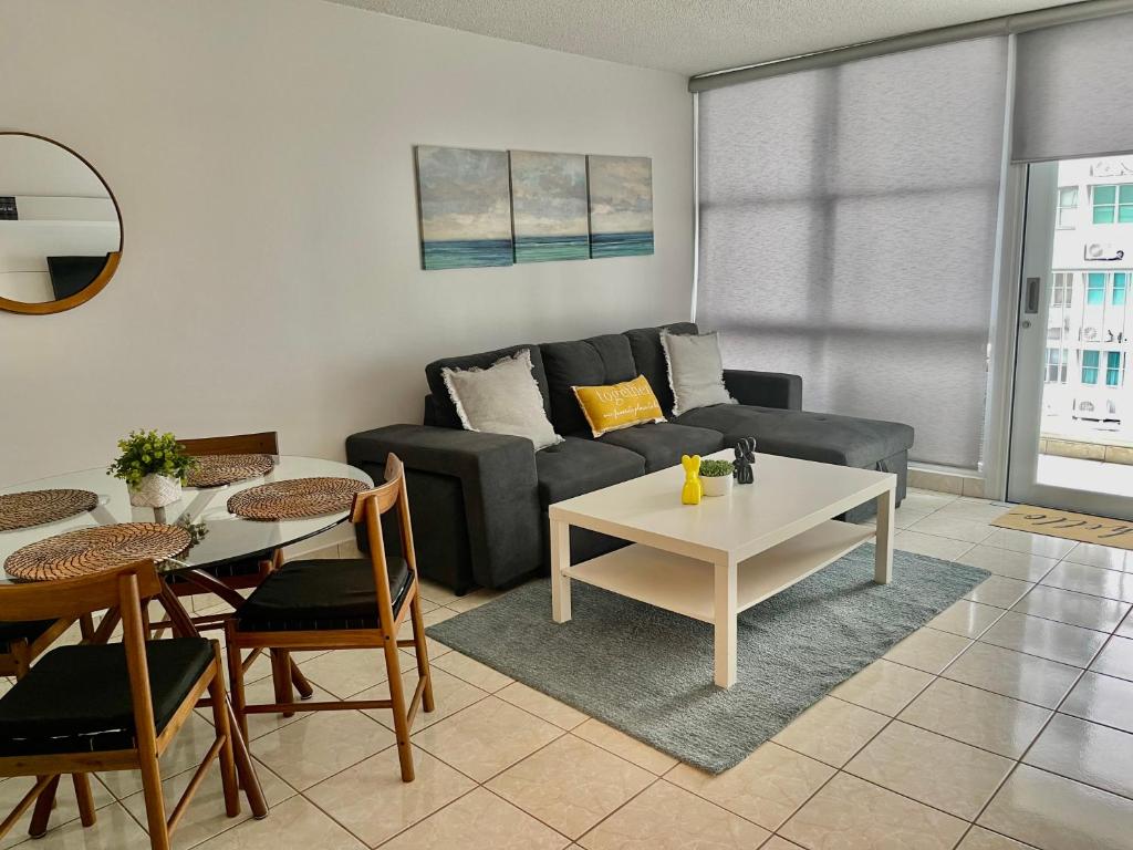 Isla Verde Beach Modern apartment photo 4