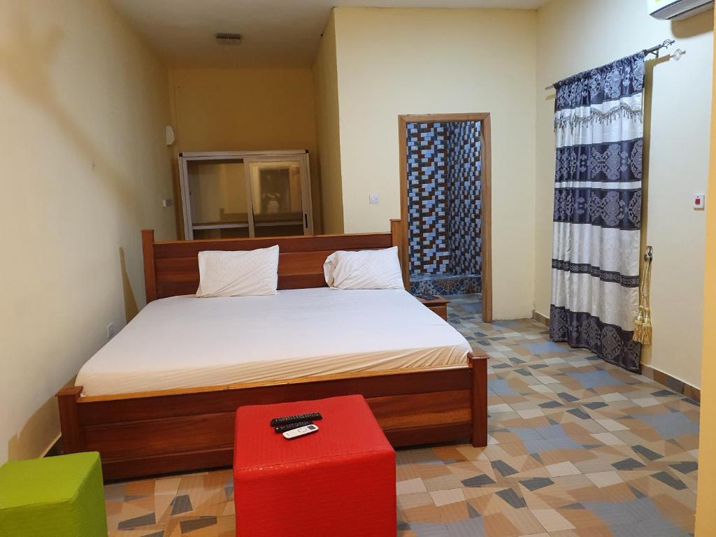 EXECUTIVE SUITE photo 2