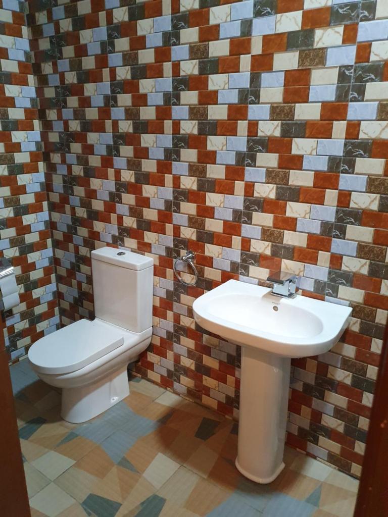 EXECUTIVE SUITE photo 3