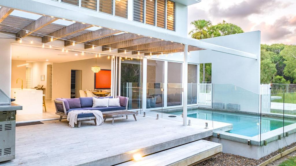 Ocean House - 4 BR with Media Room & Private Pool - 100m to Beach photo 4