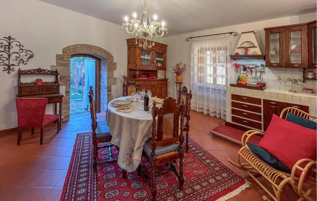 2 Bedroom Beautiful Home In Corciano photo 3