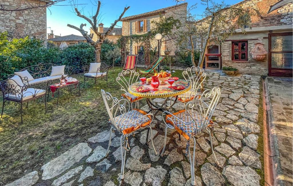2 Bedroom Beautiful Home In Corciano
