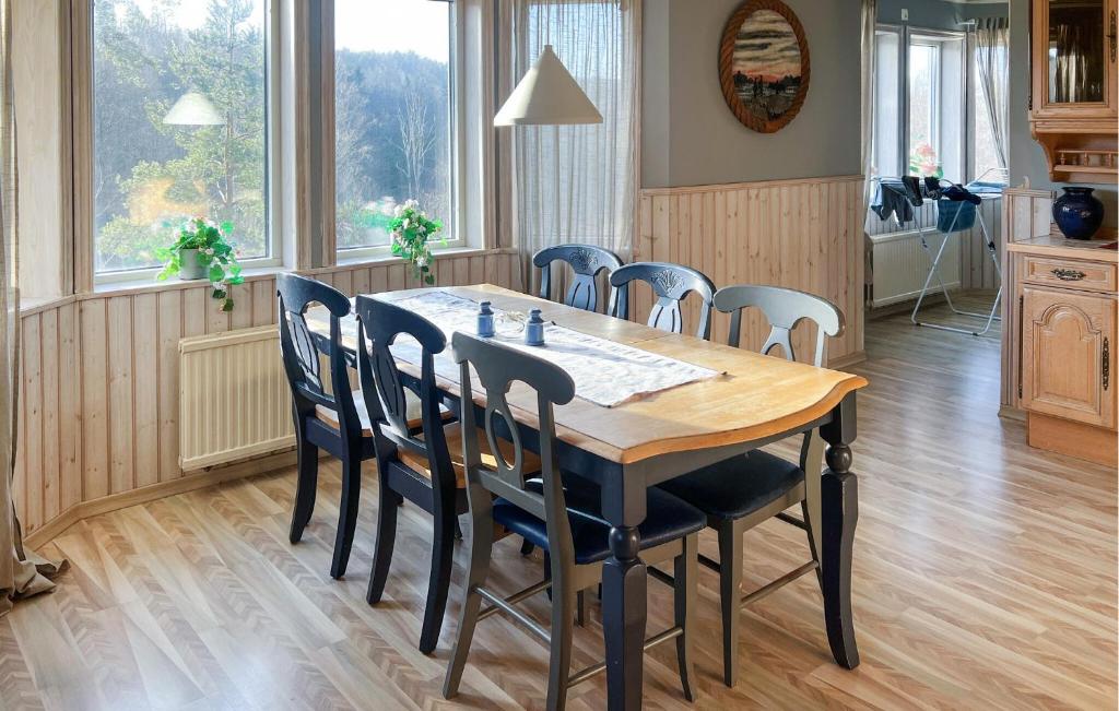 Nice Home In Uddevalla With Kitchen photo 4